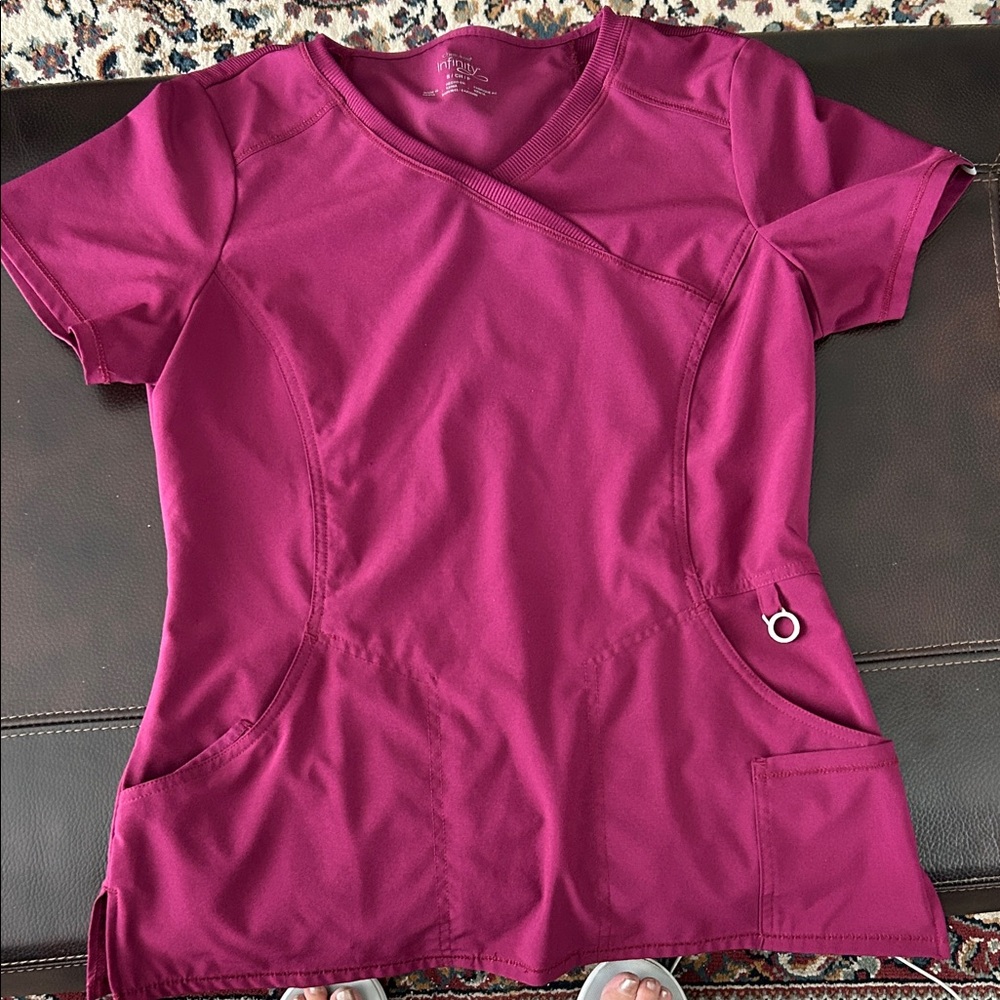 Women's Short Sleeve Scrub V-Neck Top - Magenta